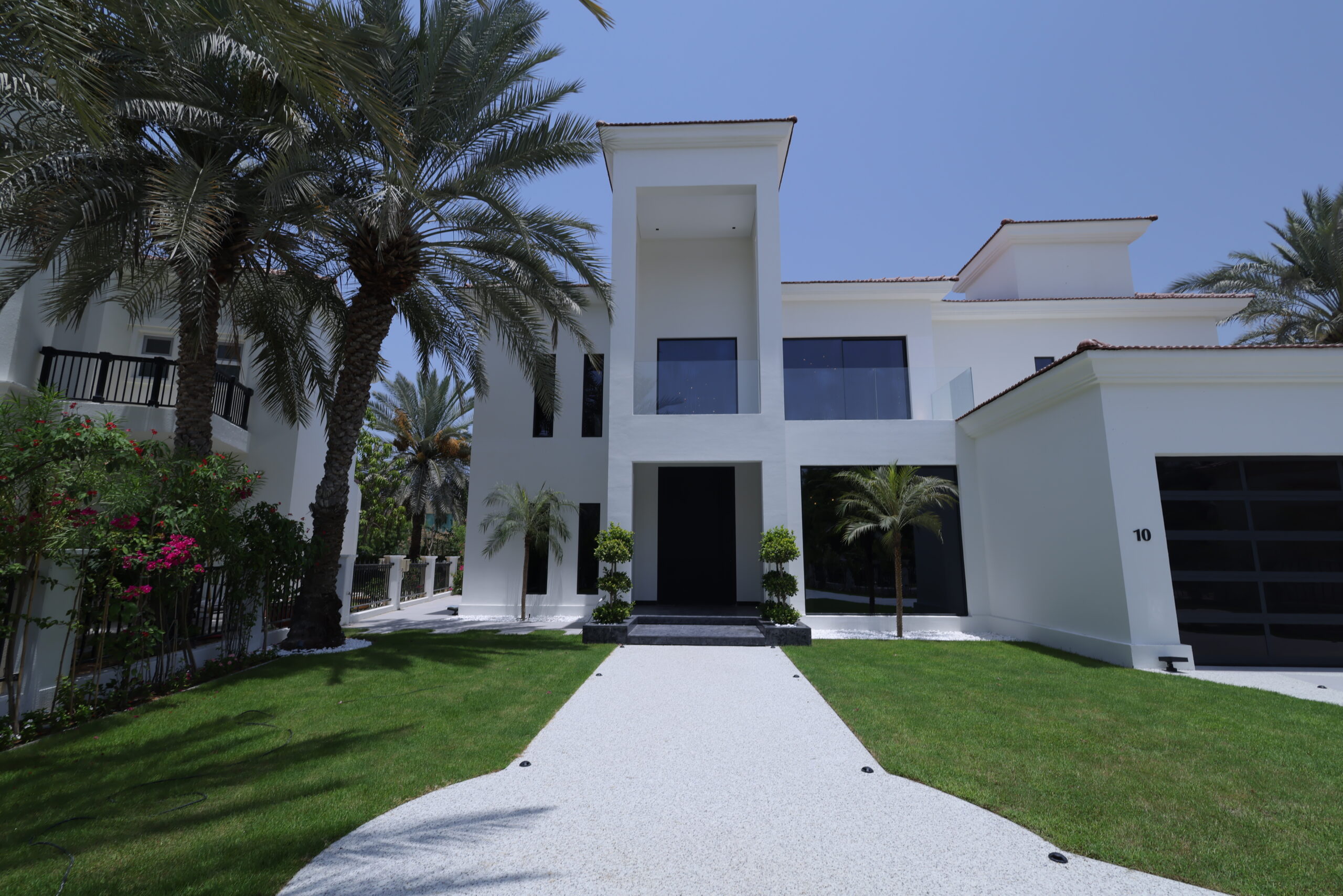 Modern villa landscape with garden and greenery | Caraco Building Contracting